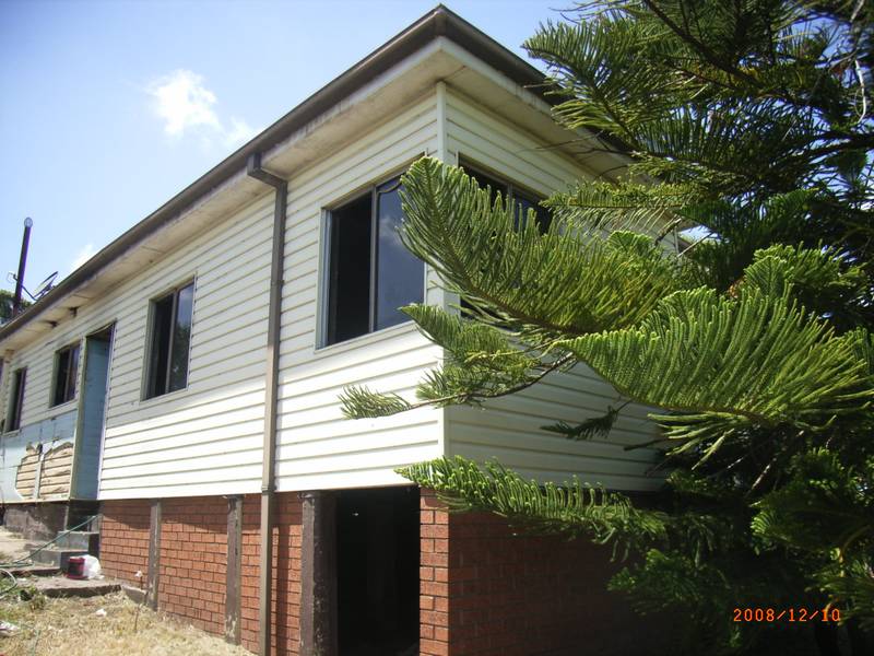 SCORCHED - Fire damaged but not destroyed!!! Picture 2