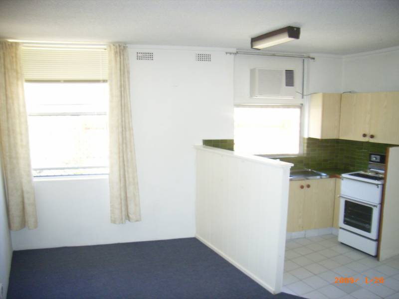 HIGH ON THE HILL Picture 3