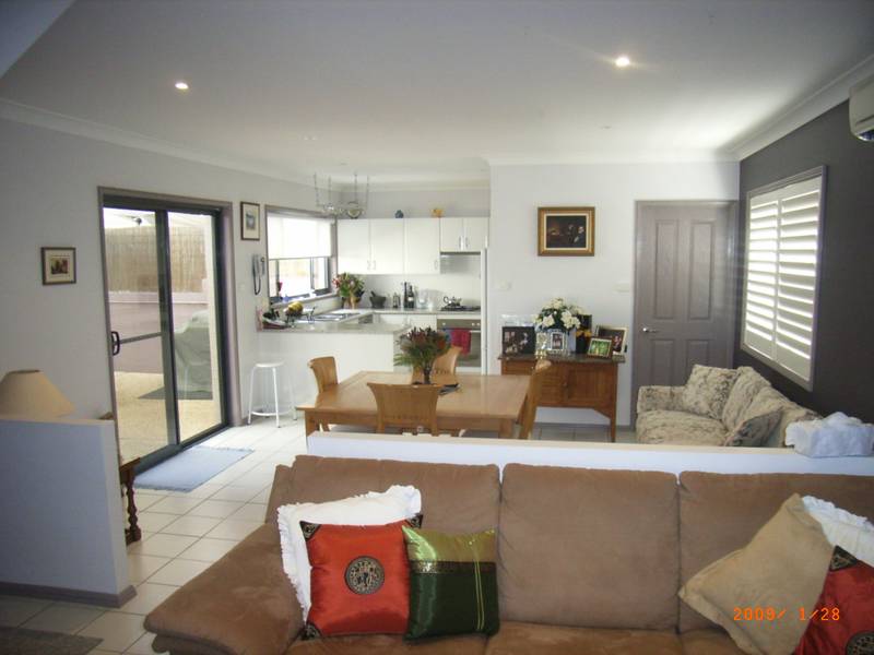 ENVIABLE POSITION AND LIFESTYLE Picture 2