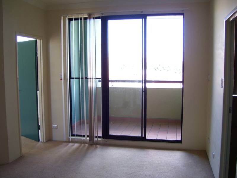 2 BEDROOM CITY APARTMENT Picture 3