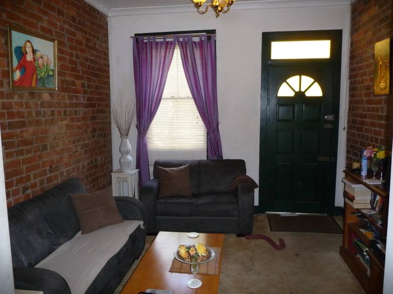 QUIET AND CONVENIENT LOCATION Picture 2