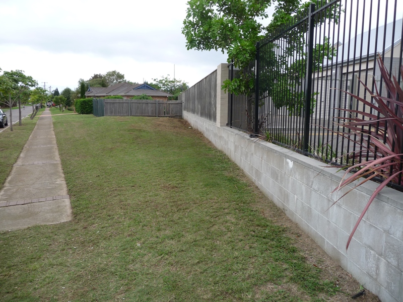 LEVEL BLOCK NEAR WATERFRONT Picture 1