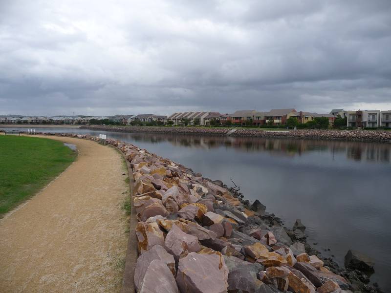 LEVEL BLOCK NEAR WATERFRONT Picture 3