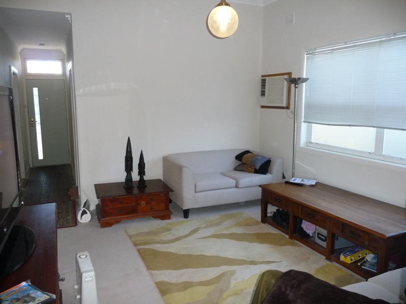 LOCATION AND LIFESTYLE AWAITS Picture 2