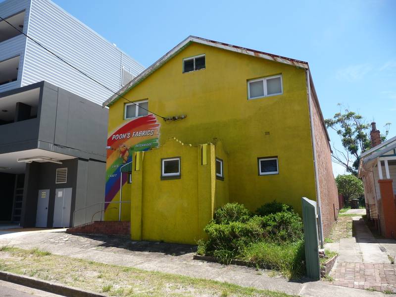 LARGE STORAGE OR HOME BUSINESS Picture 1