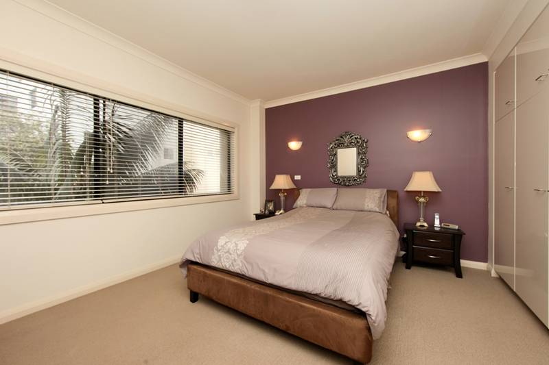 EXCLUSIVE EAST SIDE ADDRESS Picture 1