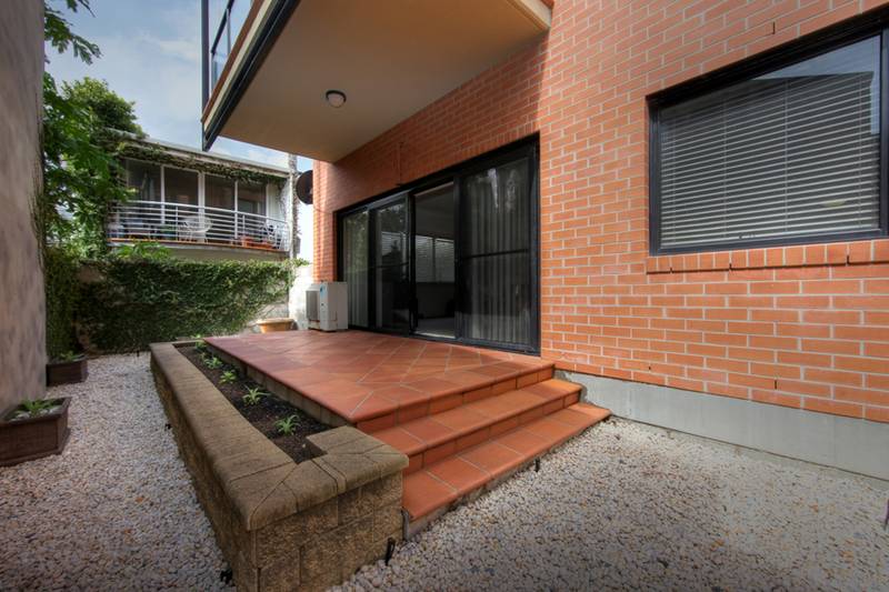 EXCLUSIVE EAST SIDE ADDRESS Picture 2