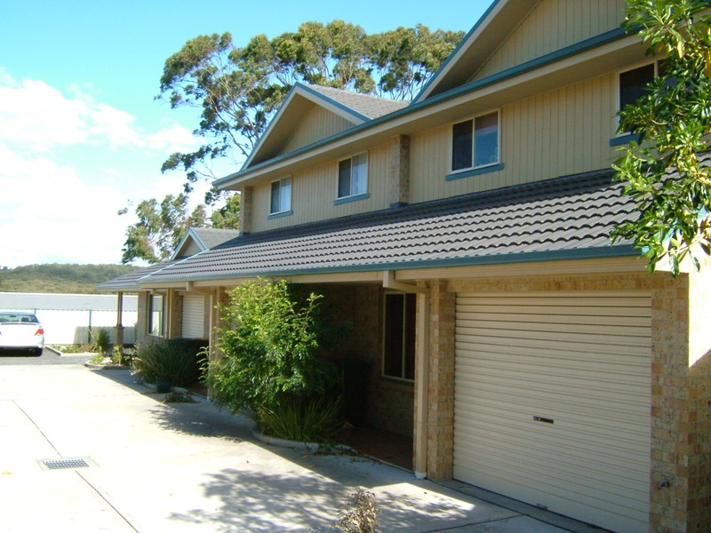 QUICK WALK TO UNI Picture 3