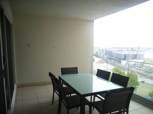 STUNNING INNER CITY APARTMENT Picture 3