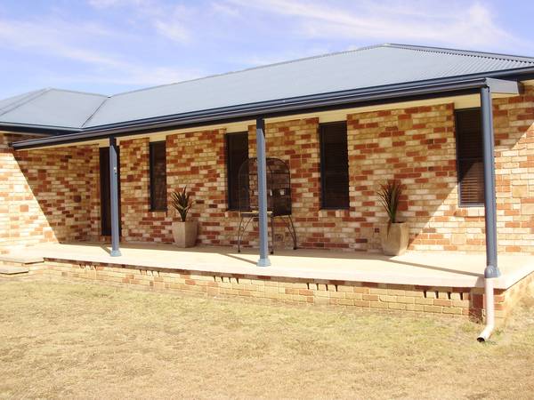 LIFESTYLE ON ACRES! Picture 2