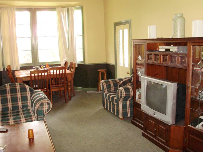 CLASSIC FEDERATION STYLE HOME Picture