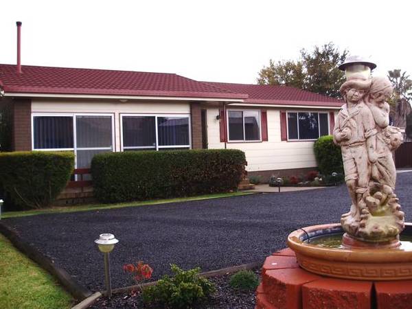 AUCTION 10AM SATURDAY 8TH OCTOBER Picture