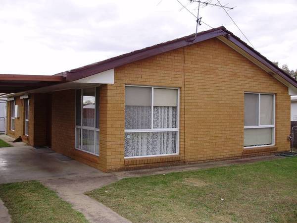 SOLID INVESTMENT HOME! Picture 1