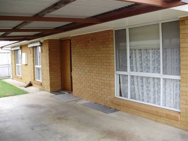 SOLID INVESTMENT HOME! Picture 2