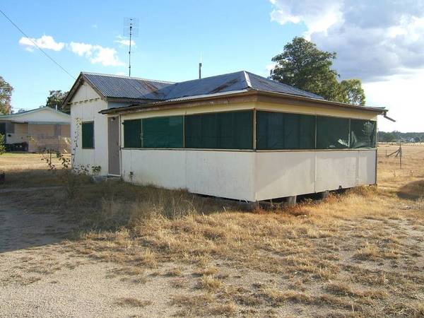 LOOK AT THIS FOR PRICE Picture 1