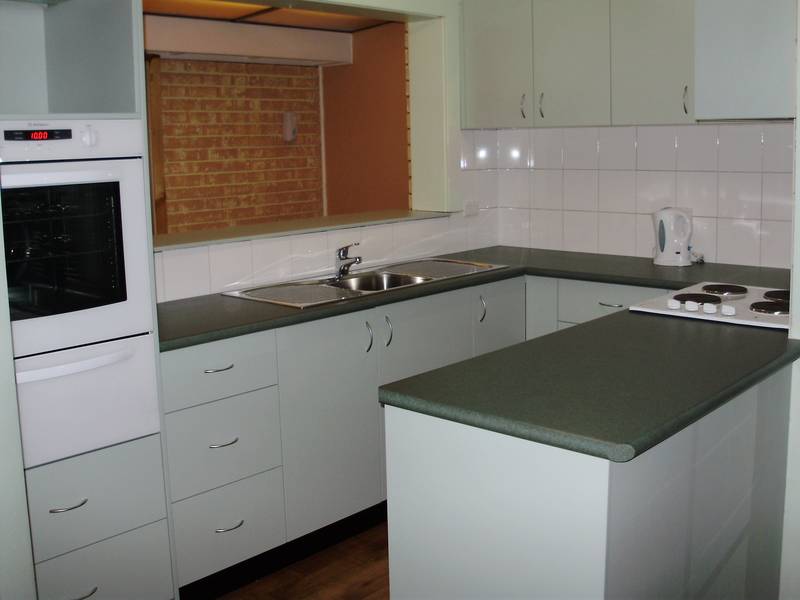 BIG HOME IN GREAT STREET! Picture 3