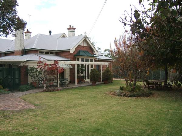 PRESTIGIOUS HISTORIC HOMESTEAD Picture 1