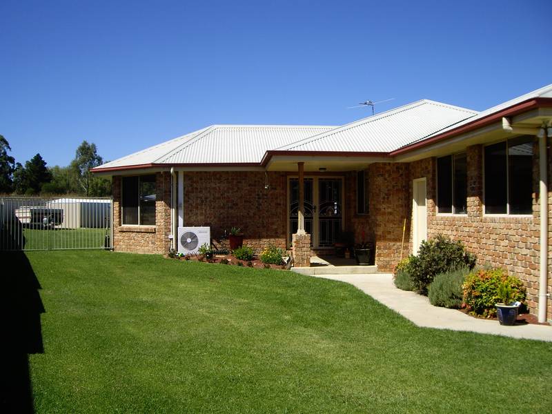 GREAT FAMILY HOME Picture 1