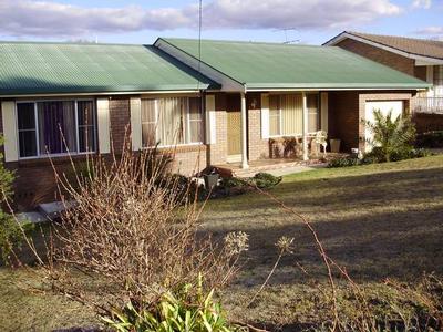 FAMLIY HOME IN TOP SPOT! Picture