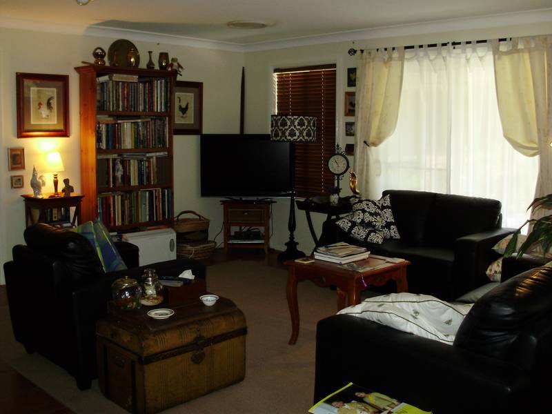 FAMILY HOME ON LARGE BLOCK! Picture