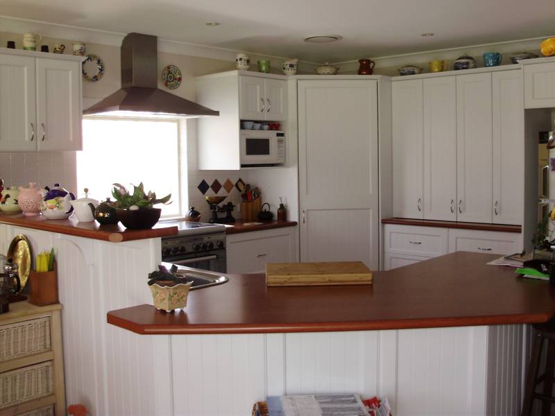 FAMILY HOME ON LARGE BLOCK! Picture