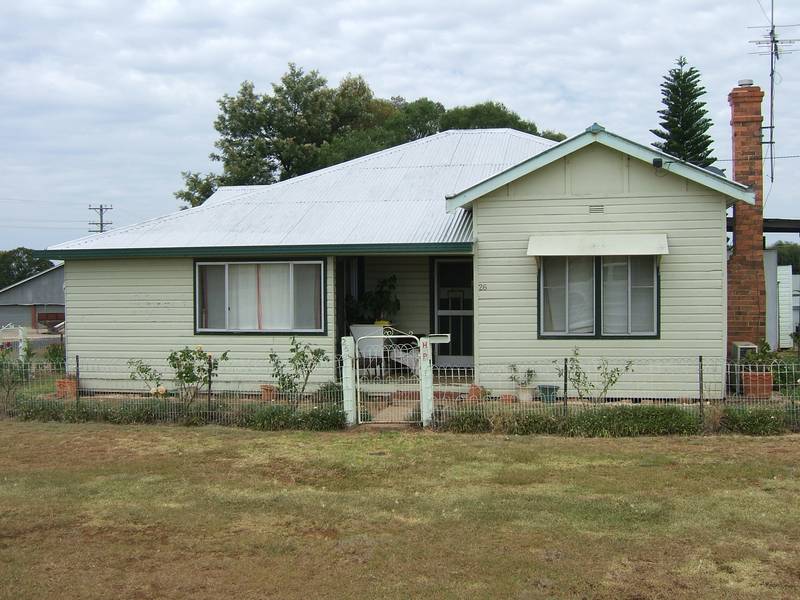 2 bedroom cottage with sleepout Picture 1