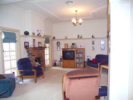 LARGE AND IMMACULATE Picture 3