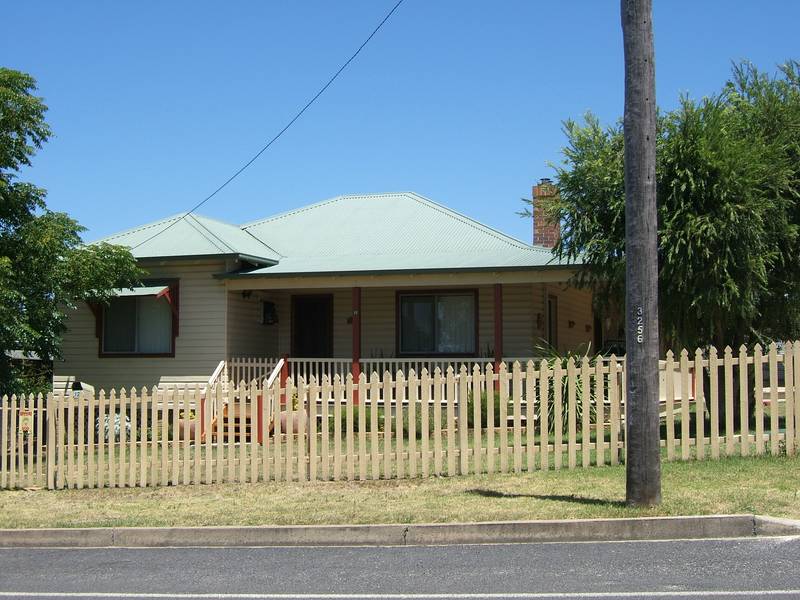ELEGANT HOME ON ROSS HILL Picture 1