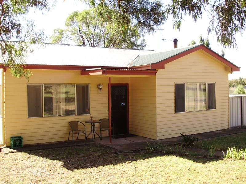 ACREAGE HANDY TO TOWN Picture 1