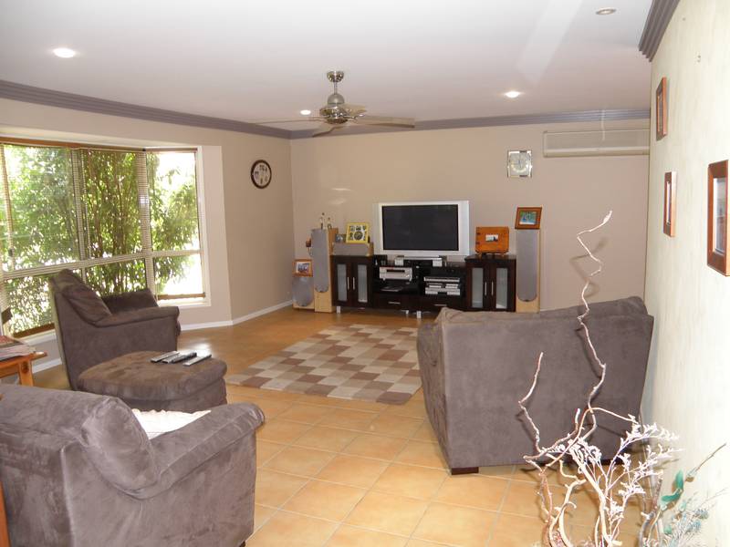 Family Home with Pool!! Picture 1