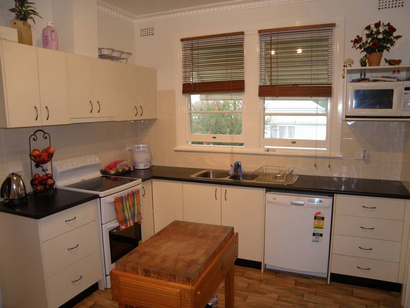 SOLID RENOVATED FIRST HOME IN GEORGE STREET Picture 3