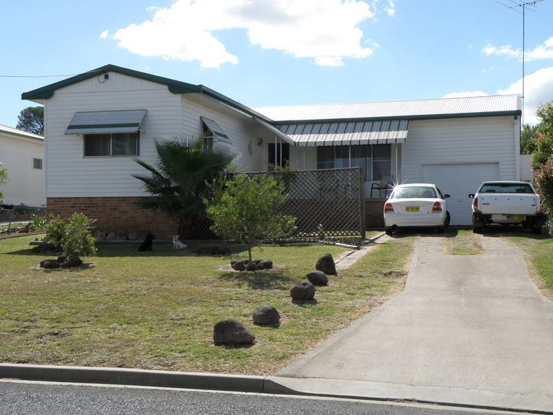 GOOD LOCATION! Picture 1