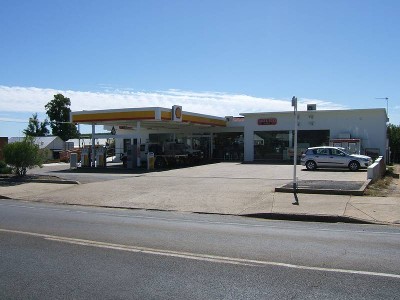 NEWLY RENOVATED, SHOWING HUGE RETURNS Picture