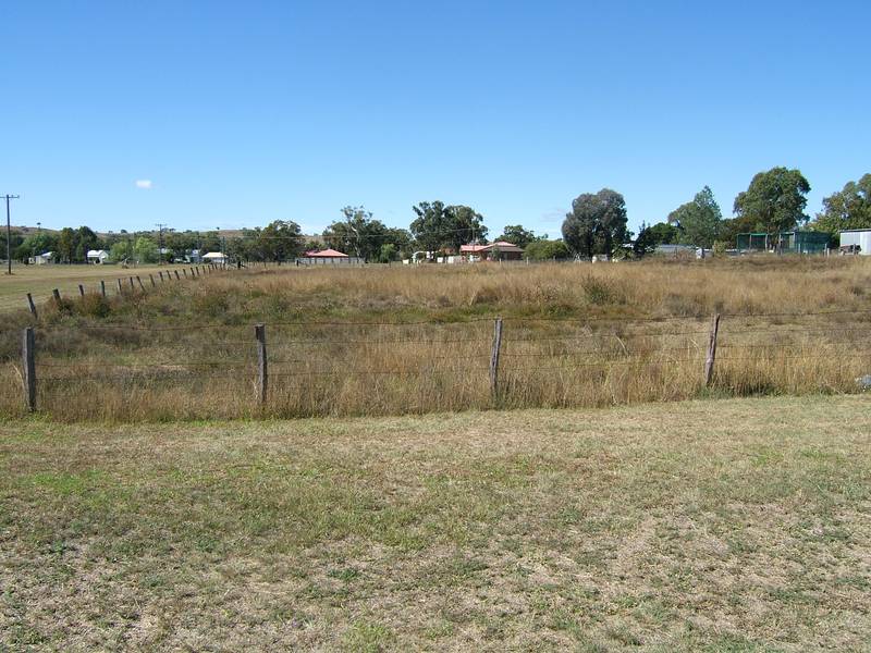 LARGE BLOCK IN ASHFORD Picture 3