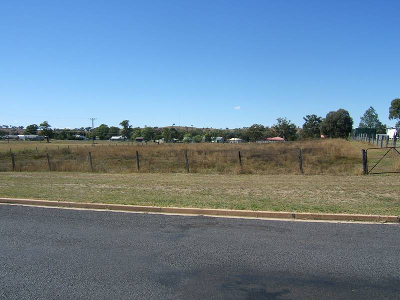 LARGE BLOCK IN ASHFORD Picture 2