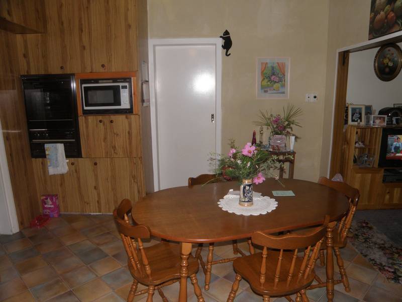 WELL MAINTAINED HOME Picture 3