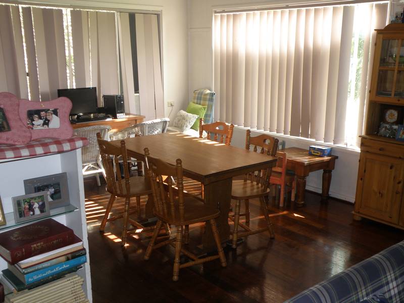 LARGE FAMILY HOME AT THE RIGHT PRICE Picture 2