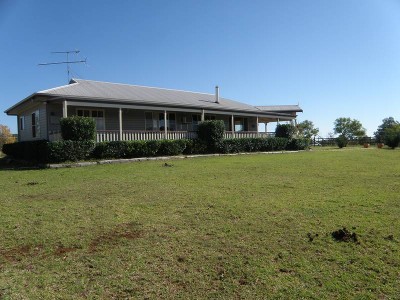 Home with acres just out of Inverell Picture