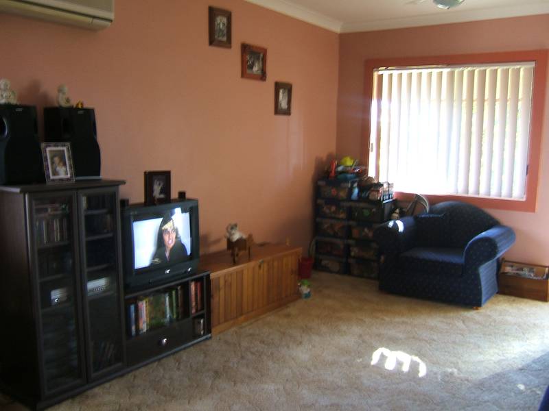 BRAE ST BARGAIN! Picture 2