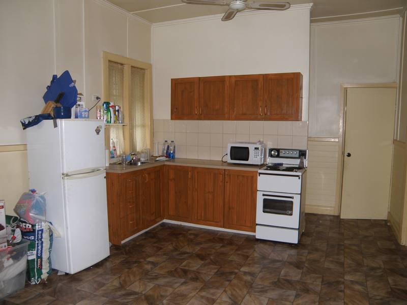 GREAT INVESTMENT HOME! Picture 2