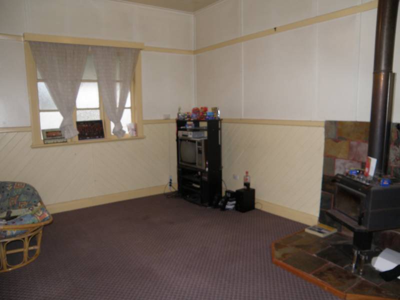 GREAT INVESTMENT HOME! Picture 3