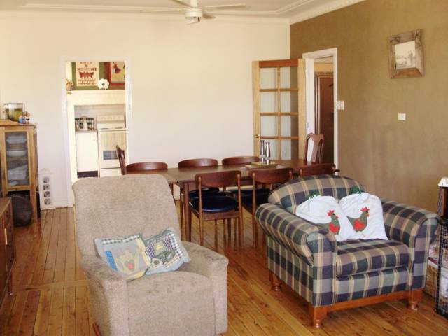 Huge Backyard & lovely 4 Bedroom Home Picture 2