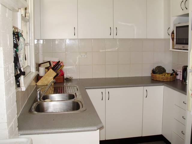 Huge Backyard & lovely 4 Bedroom Home Picture 3