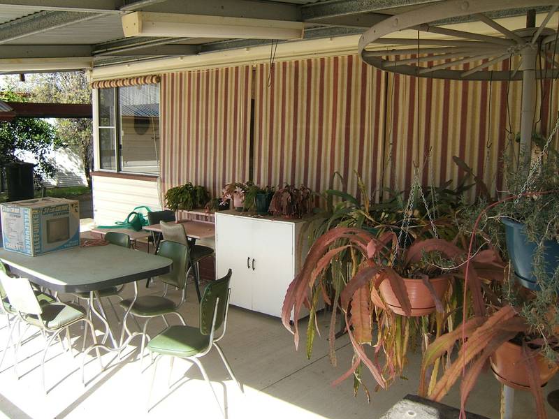 TIDY AND COMFORTABLE Picture 3