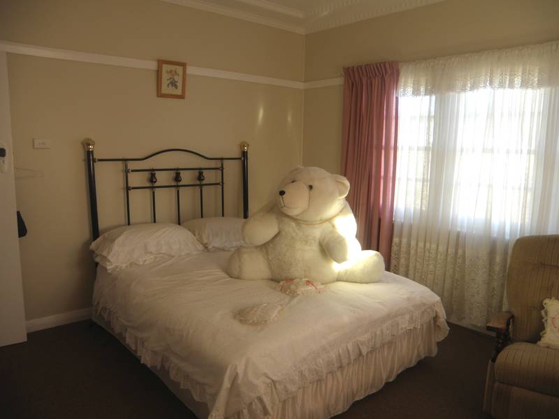 IS THIS THE HOME FOR YOU? Picture 2