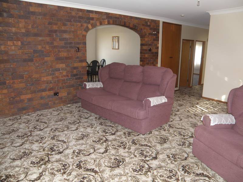 ROOM TO MOVE !! Picture 3