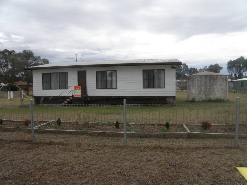 NEAT HOME ON LARGE BLOCK!! Picture 1