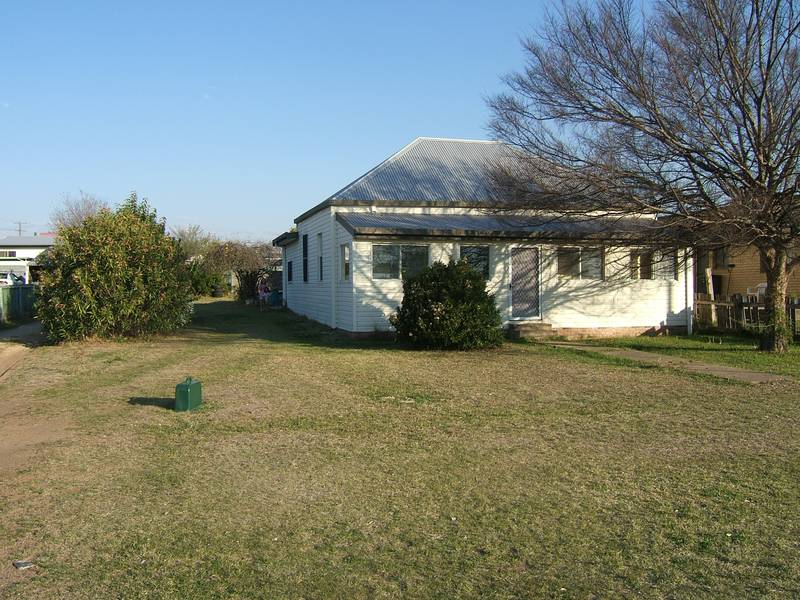 4 BEDROOM HOME + LARGE BLOCK Picture 1