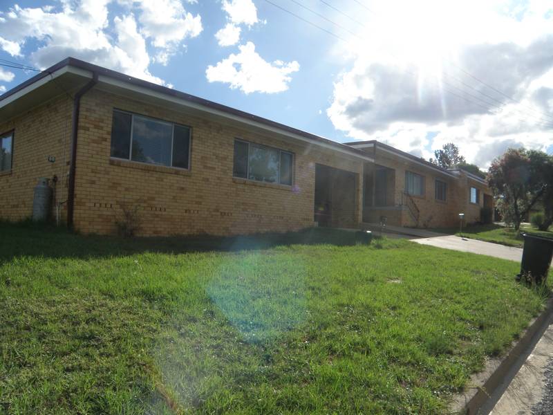 2 bedroom Unit in quiet street Picture 1