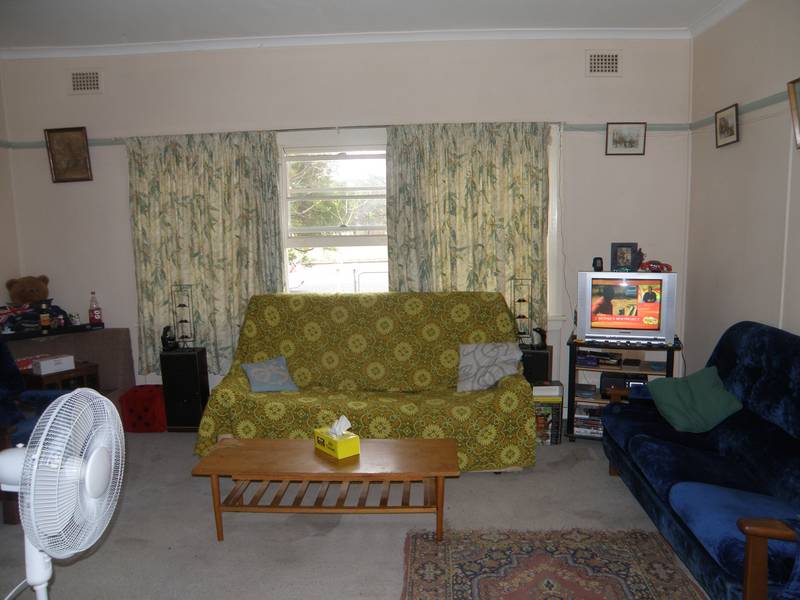 AFFORDABLE FAMILY HOME!! Picture 2